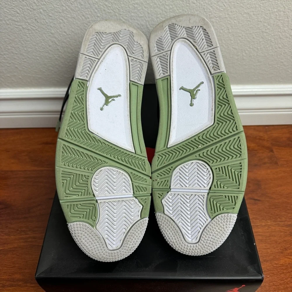 Jordan 4 Retro Seafoam (Women's) Size 12